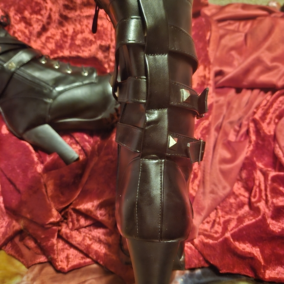 Boots 3.5inch heels calf boots black w straps around upper boots . - Picture 4 of 7